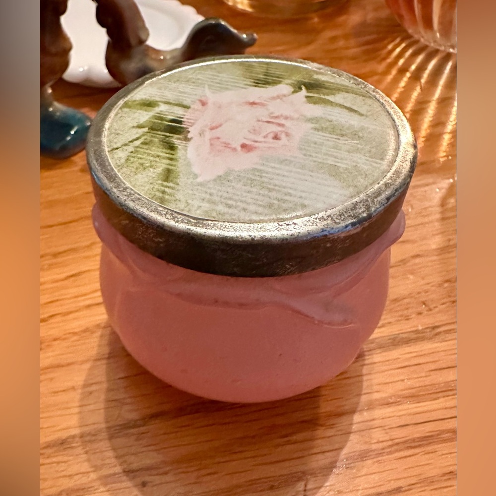 VTG Avon Container